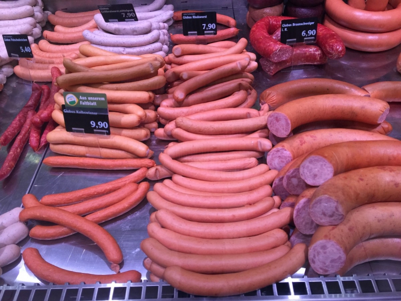 charcuterie-LE CASTELLET-min_sausages_meat_butchery-1069321